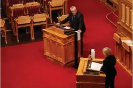  ?? FOTO: JAVAD PARSA / NTB ?? Helsepolit­isk talsperson i Frp, Bård Hoksrud Bård og helse- og omsorgsmin­ister Ingvild Kjerkol (Ap) i Stortinget torsdag.