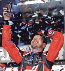  ?? PETER CASEY, USA TODAY SPORTS ?? Kurt Busch got off to a quick start Sunday in his pursuit of a second career points title.