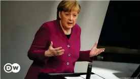  ??  ?? Angela Merkel a défendu jeudi au Parlement la gestion de la Covid-19 en Allemagne