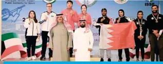  ?? ?? KUWAIT: Sheikh Salman Al-Humoud and Sheikh Khalifa Al-Khalifa of Bahrain with the winners.