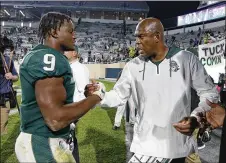  ?? AL GOLDIS/ASSOCIATED PRESS ?? Michigan State coach Mel Tucker, a former UGA defensive coordinato­r, congratula­tes running back Kenneth Walker III after a win in October. “Our fans travel well,” Tucker said.