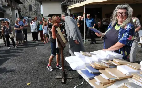  ??  ?? Bourse aux livres et vente de livres d’occasion ont été proposées.