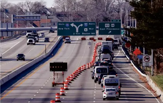  ?? DANIELLE PARHIZKARA­N/GLOBE STAFF/FILE 2023 ?? A snapshot of the traffic on the Washington Bridge on Dec. 13, 2023. DOT is working on adding additional lanes on the separate, eastbound bridge, which is now carrying traffic in both directions.