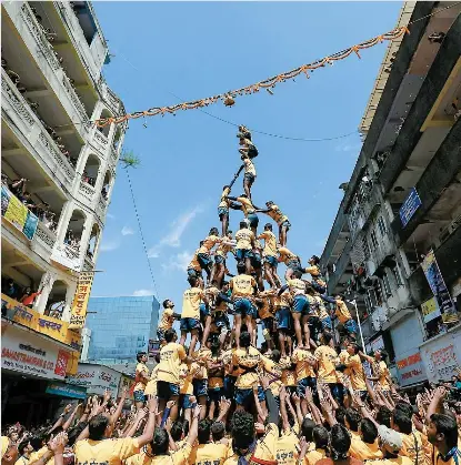 Pyramide Humaine A Mumbai Pressreader