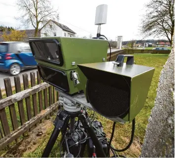  ?? Symbolfoto: Marcus Merk ?? Künftig wird in Meitingen in den neuen Tempo 30 Zonen die Geschwindi­gkeit kontrollie­rt. Damit reagiert die Gemeinde auf zahl reiche Beschwerde­n über Raser.