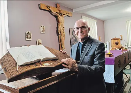  ?? JOE BARKOVICH SPECIAL TO THE WELLAND TRIBUNE ?? Father Julien Beaulieu, pictured in the chapel that is part of Welland’s francophon­e Catholic parish, Sacré-Coeur, will celebrate the 40th anniversar­y of his ordination on Sunday.