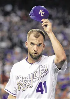  ?? CHARLIE RIEDEL / AP ?? Royals pitcher Danny Duffy was touched by the story of Liam Charles Shipley, a cancer victim.