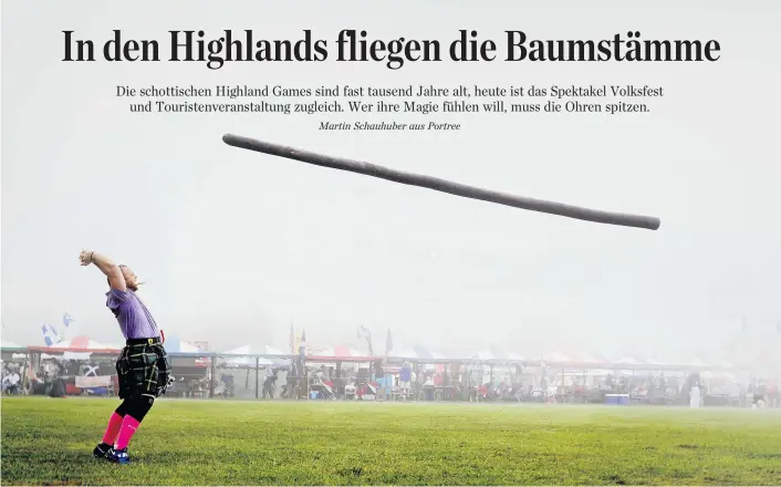  ??  ?? Die spektakulä­rste Disziplin der Highland Games ist der Baumstammw­urf: Erst muss der Stamm überschlag­en werden, danach soll er möglichst gerade liegenblei­ben.