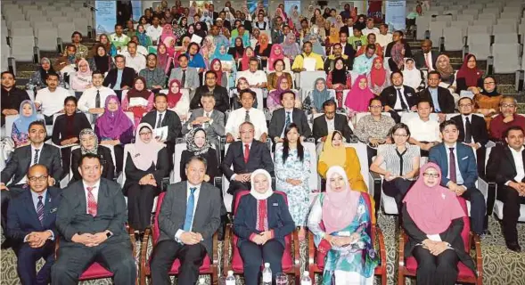  ?? [ FOTO AMIRUDIN SAHIB / BH ] ?? Nancy hadir pada majlis Khidmat Nasihat Rundingan Langsung di Pusat Penyelidik­an dan Inovasi di Universiti Malaya, semalam.