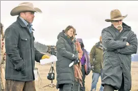  ?? ?? IN IT TO SPIN IT: Taylor Sheridan (far left) has a moment on the set of “1883” with Sam Elliott (far right). The show, which also stars Tim McGraw and Faith Hill, is a prequel to long-running “Yellowston­e.”