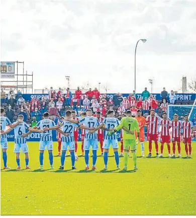  ?? ?? Jugadores del Baleares y el Algeciras, en la primera vuelta.