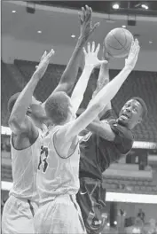  ?? Alex Gallardo
Associated Press ?? CAL POLY’S David Nwaba passes the ball away from UC Irvine’s Mamadou Ndiaye and Mike Best.