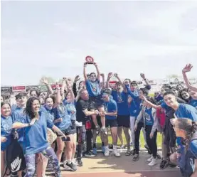  ?? EL PERIÓDICO ?? Celebració­n de la jornada en el Vicente Sanz.