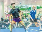  ??  ?? Auch Squash ist als Sportart mit dabei. Geleitet wird das Turnier vom Salzburger Weltklasse­spieler Aqeel Rehman (l.).