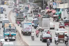  ?? HONG MENEA ?? Traffic moves on Preah Monivong Boulevard in Phnom Penh earlier this week.