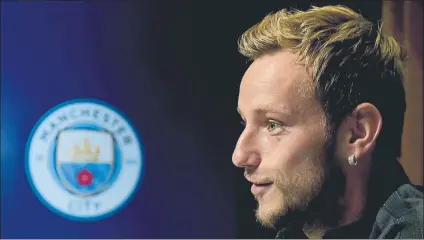  ?? FOTO: MANEL MONTILLA ?? Ivan Rakitic El jugador croata, protagonis­ta ayer en la sala de prensa de Manchester antes del encuentro de esta noche