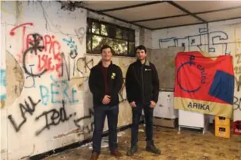  ?? FOTO RR ?? “De muren staan vol graffiti”, zeggen Tim Raskin en Sander Vertenten.