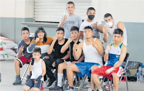  ?? /FRANCISCO H. REYES ?? Niños y jóvenes de la escuela HS Boxing Apizaco trabajan para crecer en el boxeo