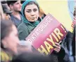  ?? FOTO: DPA ?? Ja oder Nein zur Verfassung­sänderung in der Türkei? Diese Frau sagt „Hayir!“– Nein.