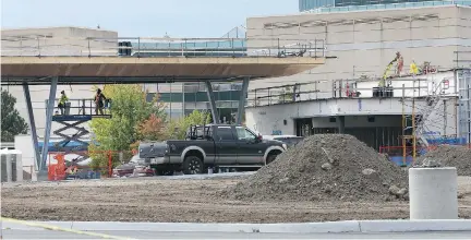  ?? TONY CALDWELL ?? Renovation and constructi­on work at the former Nortel campus, off Carling Avenue, was ongoing on Monday.