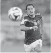 ?? PETR DAVID JOSEK/ THE ASSOCIATED PRESS ?? Mexico’s Javier Hernandez chases down the ball in a downpour during Mexico’s 1- 0 win over Cameroon.
