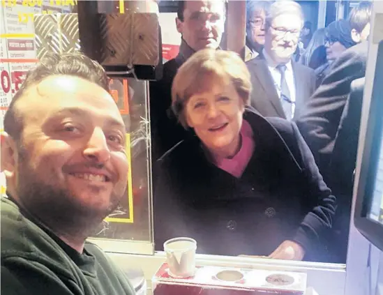  ?? Bild: Maison Antoine ?? Angela Merkel smet ut från ett Eu-toppmöte 2016 för att köpa pommes frites.