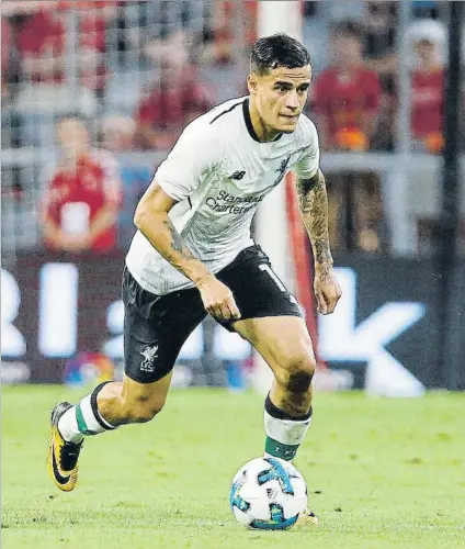  ?? FOTO: JA SIRVENT ?? Coutinho, en un partido de pretempora­da El brasileño se perdió el debut en la Premier y ahora también la previa de la Champions