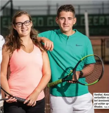  ?? Foto SVEN DILLEN ?? Yenthel, Kenzie en papa Kris vertoefden ook gisteren op het tennisveld. Dilara (inzet) zat echter op vakantie in Rhodos.