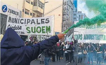  ?? (JOSÉ HERNÁNDEZ) ?? ¿Fin del conflicto? El Suoem define el lunes si se mantiene en la negociació­n con el Ejecutivo.