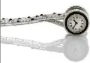  ??  ?? Cartier – bracelet montre de dame en platine à motif « peau de panthère », laque, diamants et onyx, vers  – Estimation :   –   €.