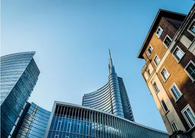  ??  ?? In città
Il nuovo «financial district» di Piazza Gae Aulenti. In questi giorni centinaia di investitor­i istituzion­ali globali sono in città per la conferenza organizzat­a da Icgn e per la IV edizione della Ceo Conference di Mediobanca. Foto di Paolo...