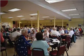  ?? MARIAN DENNIS — MEDIANEWS GROUP ?? Veterans and guests enjoyed lunch before celebratin­g a pinning ceremony.