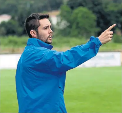  ?? FOTO: MIREYA LÓPEZ ?? Eder Maestre El técnico del Zalla confía en que su equipo reaccione pronto y marque goles para dejar el farolillo rojo