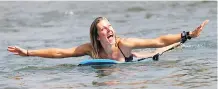  ?? DARREN MAKOWICHUK ?? Some body surfing in the Bow River helped Taryn Green cool down on a toasty Thursday.