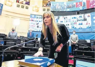  ?? SENADO ?? REEMPLAZO. La cristinist­a Juliana Di Tullio tomó la banca en el Senado que dejó Jorge Taiana, flamante ministro de Defensa.