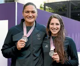  ?? GETTY IMAGES ?? Eliza McCartney, seen here with Dame Valerie Adams, both won silver medals at the Commonweal­th Games.