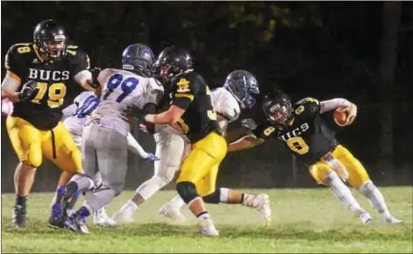  ?? ANNE NEBORAK — DIGITAL FIRST MEDIA ?? Interboro’s Nate Murtha, right, runs into a crowd led by Academy Park’s Amara Kenneth, center, Friday night. Murtha threw the game-winning touchdown to Shane Beckwith in the final minute as Interboro downed its rival, 29-24.