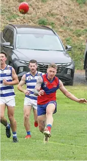  ?? ?? Buln Buln’s Jackson Kos fires the Lyrebirds forward.