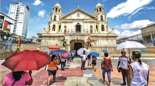  ??  ?? EASED RESTRICTIO­N – Parishione­rs show discipline as they observe physical distancing and fall in line to enter Quiapo Church in Manila for the regular Friday mass on October 23. The InterAgenc­y Task Force (IATF) for the Management of Emerging Infectious Diseases has approved the recommenda­tion of Metro Manila mayors to increase to 30 percent attendance in church gatherings in the metropolis. (Alvin Kasiban)