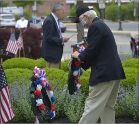  ?? PETE BANNAN - MEDIANEWS GROUP ?? U.S. Army Vietnam veteran Dennis Murphy places a wreath at the Radnor Memorial Day service.