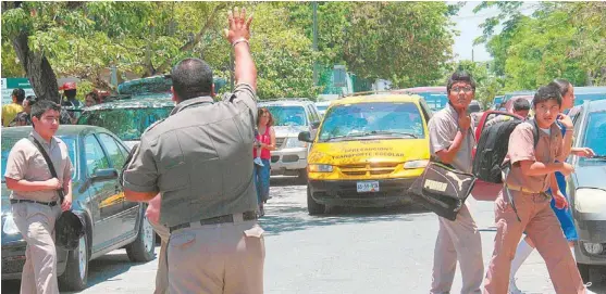  ?? LUIS TAPIA ?? Procurarán dar fluidez a la circulació­n en zonas de embotellam­iento.