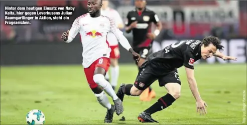 ??  ?? Hinter dem heutigen Einsatz von Naby Keita, hier gegen Leverkusen­s Julian Baumgartli­nger in Aktion, steht ein Fragezeich­en.