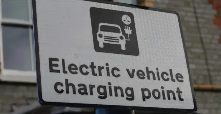  ?? Picture: Phil Creighton ?? Electric vehicle charging points in Newtown, east Reading
