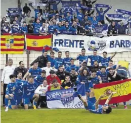  ?? UTEBO CF ?? Los jugadores del Utebo celebran su clasificac­ión para el ‘playoff’.