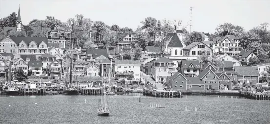  ?? Ryan Taplin ?? Town sewage continues to flow into Lunenburg Harbour, says local businessma­n.
