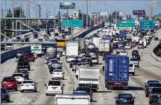  ?? PHOTOS BY RICHARD GRAULICH / THE PALM BEACH POST ?? Traffic backs up on northbound I-95 approachin­g 10th Avenue North in Lake Worth on Wednesday after a backhoe that was extended upward struck an overpass beam.