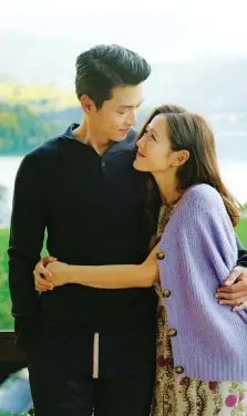  ?? TVN ?? KONFIRMASI: Hyun Bin dan Son Ye-jin dalam adegan di episode terakhir Crash Landing on You. Lewat agensi, mereka menyampaik­an jika memang sedang menjalin kasih.