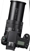  ??  ?? &gt;&gt;Die Sony RX10 IV ist mit einem Zeiss Vario-Sonnar T* Objektiv ausgestatt­et, das Brennweite­n von 24- 600mm (KB) abdeckt.