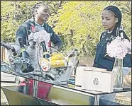  ?? ?? (INSET) Booknerds Eswatini partnered with Wine Botique and people were treated to compliment­ary drinks on arrival.