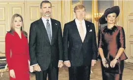  ?? CASA REAL ?? Dob  s p
j
s Los reyes Felipe y Letizia, junto a su homólogos Guillermo y Máxima, en la visita de presentaci­ón a los Países Bajos, tras la proclamaci­ón en el 2014